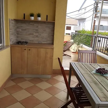 Josip Apartment *