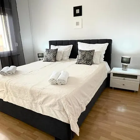 Josip Apartment *