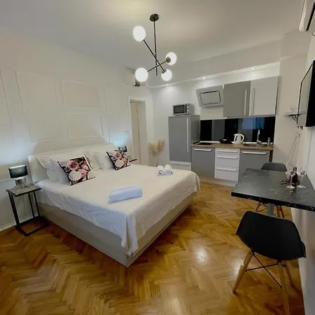 Josip Apartment *
